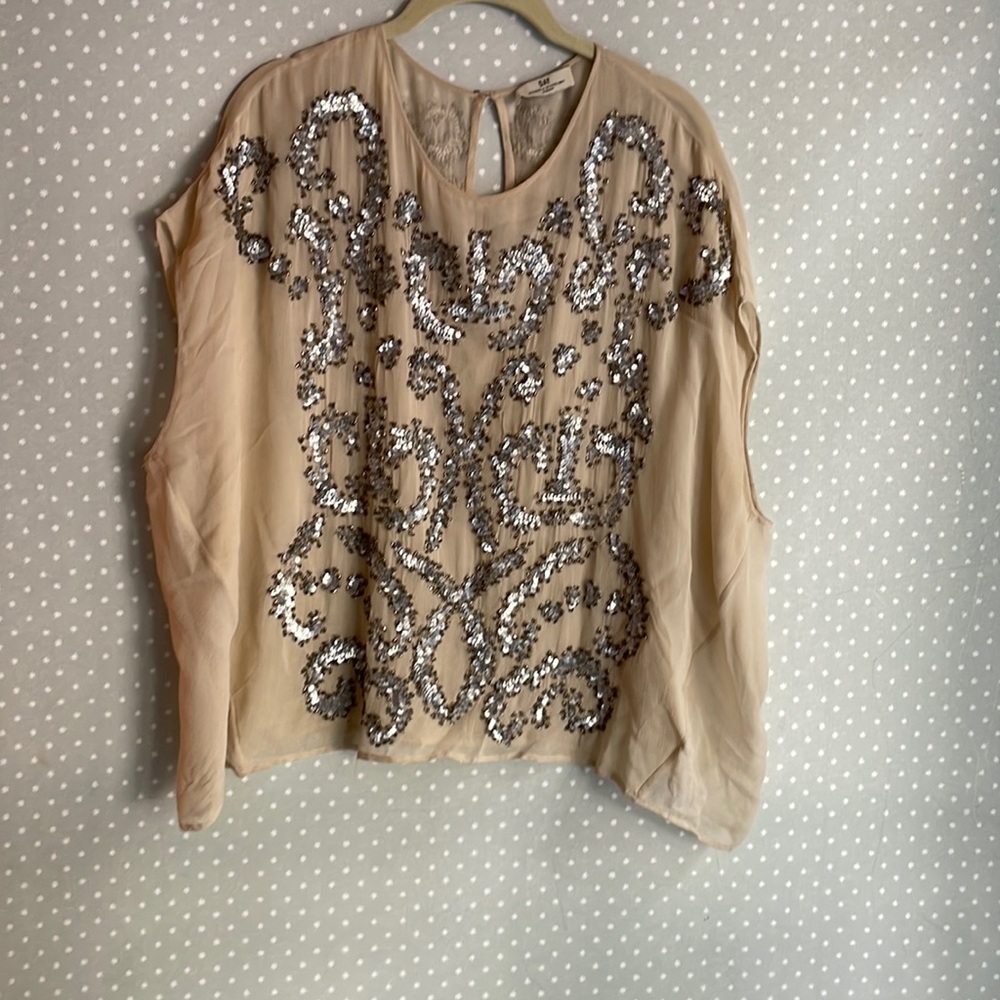 Pretty sequined blouse.